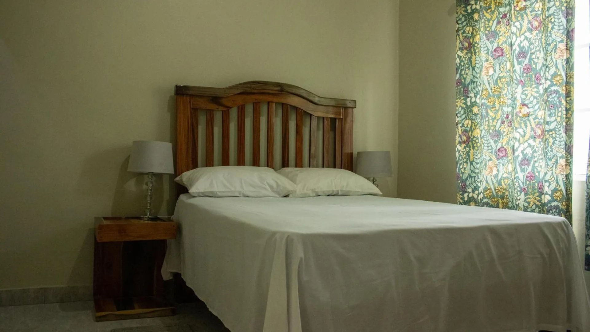 Demaroys Hotel Treasure Beach Guest house