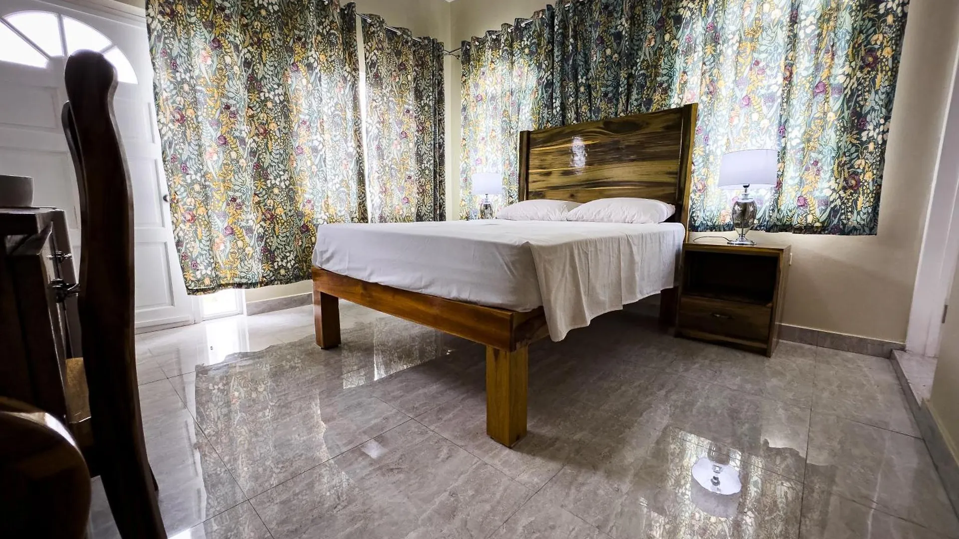 Demaroys Hotel Treasure Beach Guest house